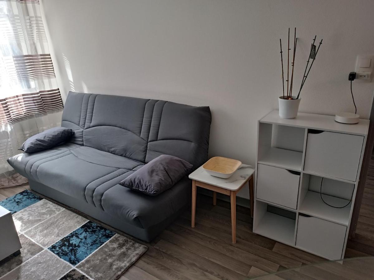 Apartment 1 *
